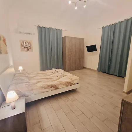 House 29-central Station פלרמו